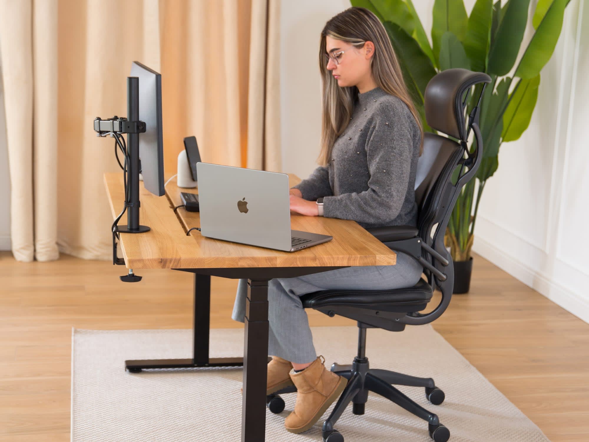 Minimalist Desk Setup 2027: 12 Ideas for a Clean, Cable-Free Workspace