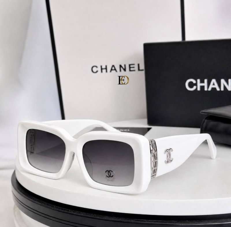 Chanel Beyaz Kalın Dikdörtgen Çerçeveli Gümüş Detaylı Degrade Siyah Güneş Gözlüğü - 1