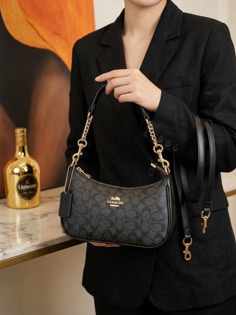 Coach Signature Siyah Monogram Çapraz Askılı Omuz Çantası - 1