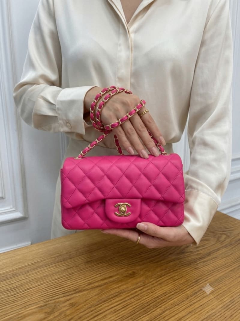 Chanel İkonik Kapitone Fuşya Pembe Deri Zincirli Klasik Flap Çanta - 1
