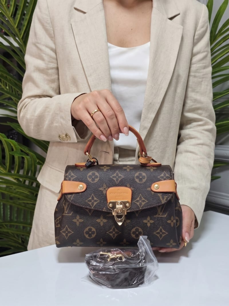 Louis Vuitton İkonik Monogram Desenli Klasik El ve Çapraz Çanta - Altın Kilit Detaylı - 1