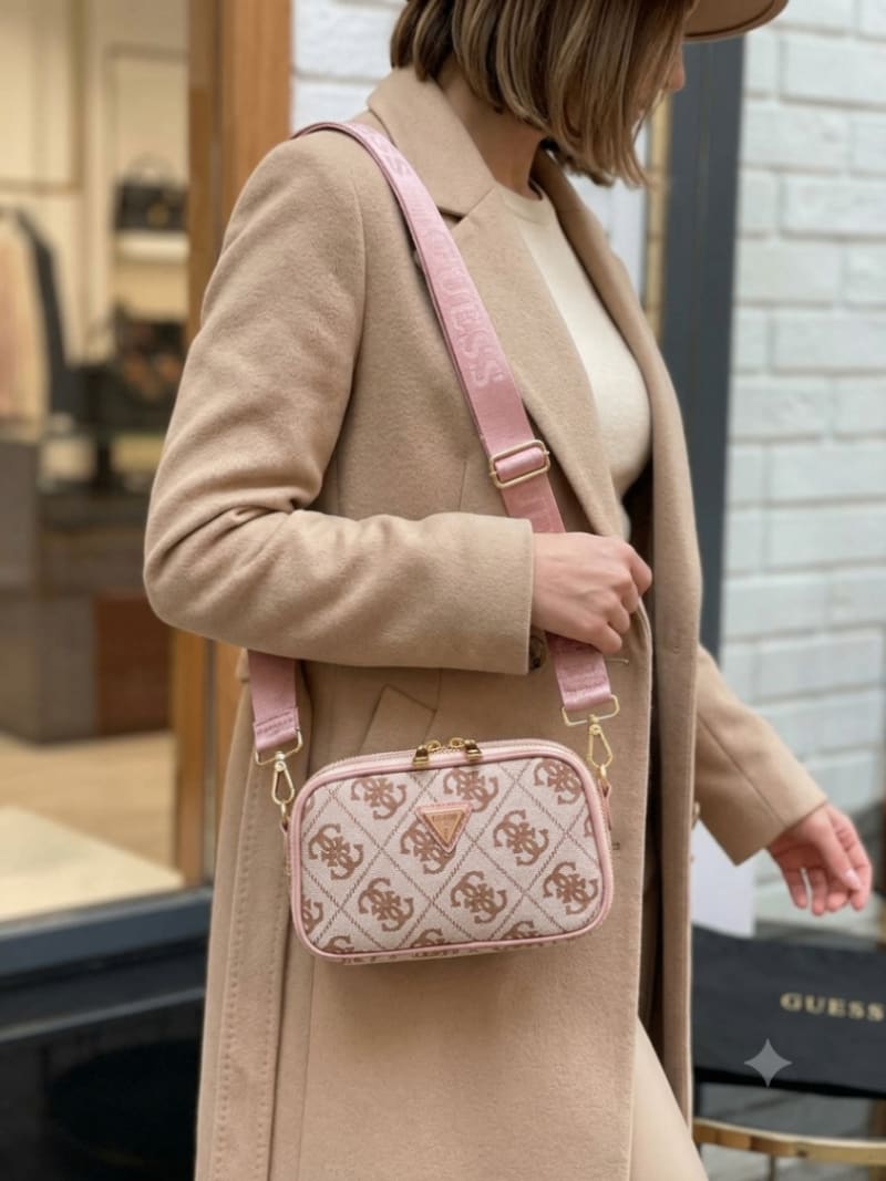 Guess İkonik Monogram Desenli Pudra Pembe Logolu Askılı El ve Omuz Çantası - 1