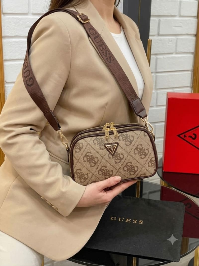 Guess İkonik Monogram Desenli Kahverengi / Taba Logolu Askılı El ve Omuz Çantası - 1