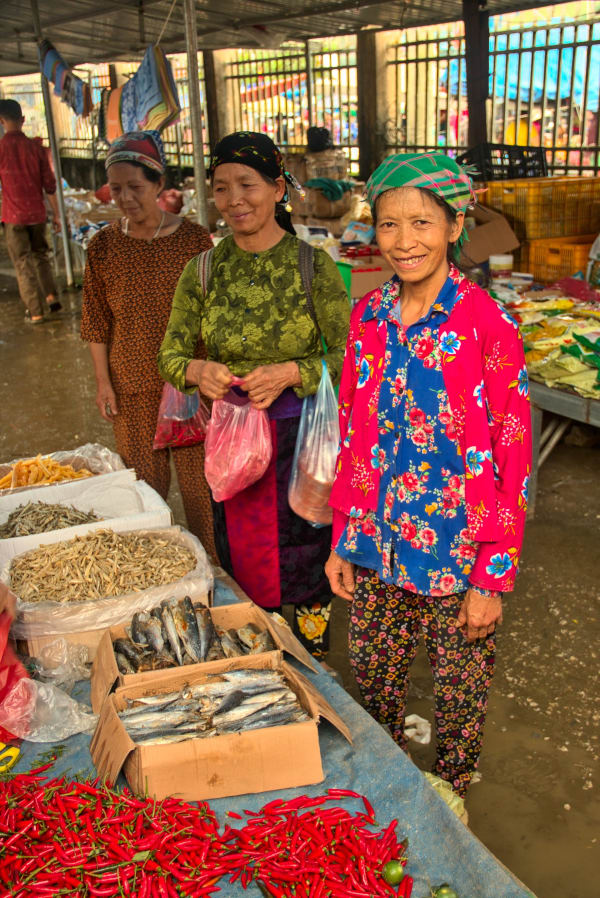 Quyet Tien Saturday Market