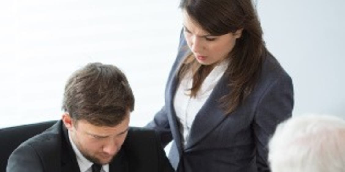 En cas de conflit avec un salarié, Un inspecteur du travail peut être chargé d'intervenir pour arbitrer entre les protagonistes.