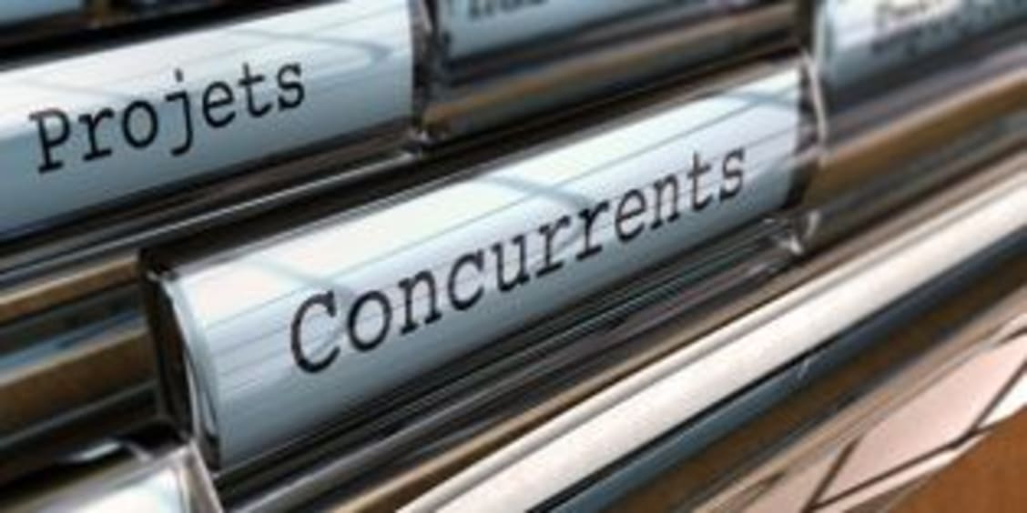 La veille concurrentielle est le moyen de surveiller l'activité de ses concurrents, et donc les évolutions du marché.
