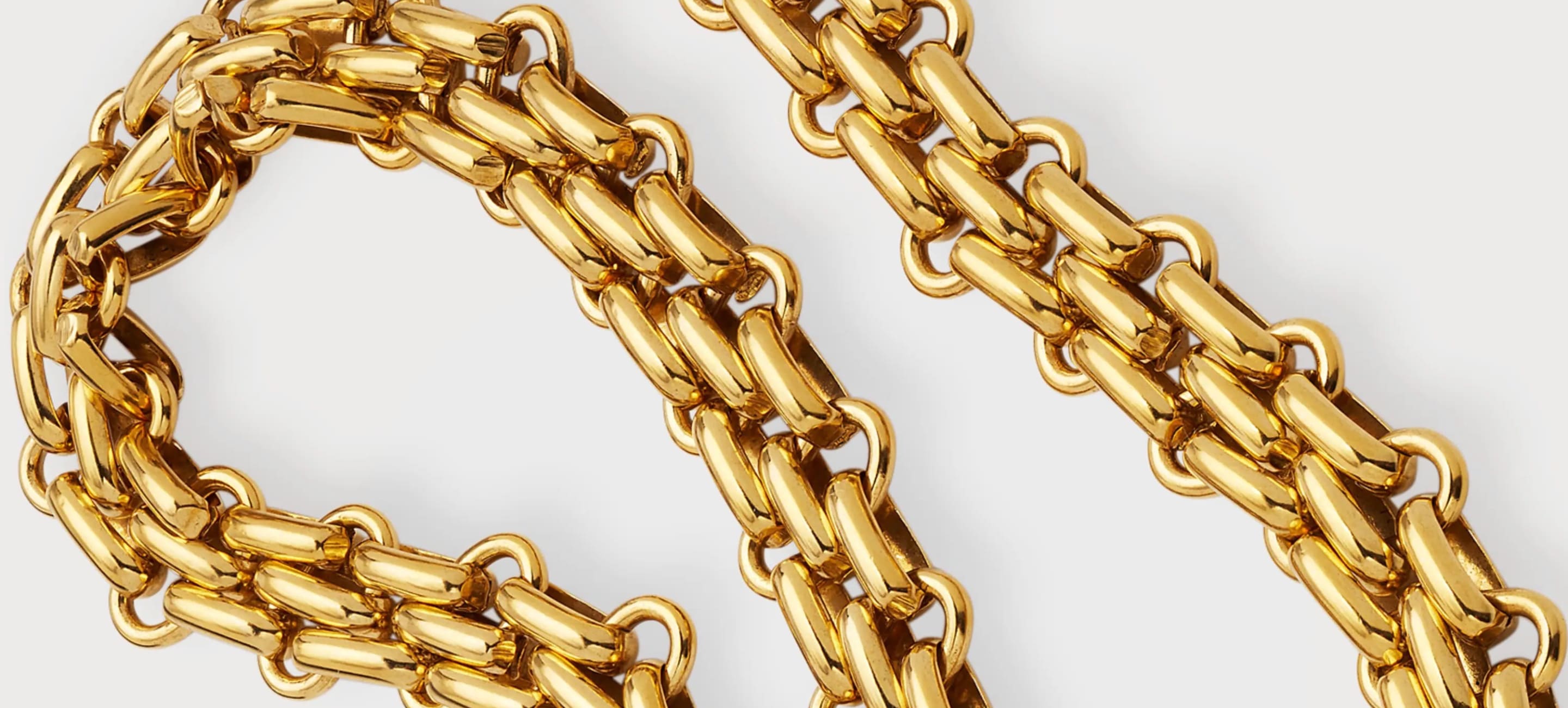 How To Style A Chunky Gold Chain Necklace: 8 Ideas