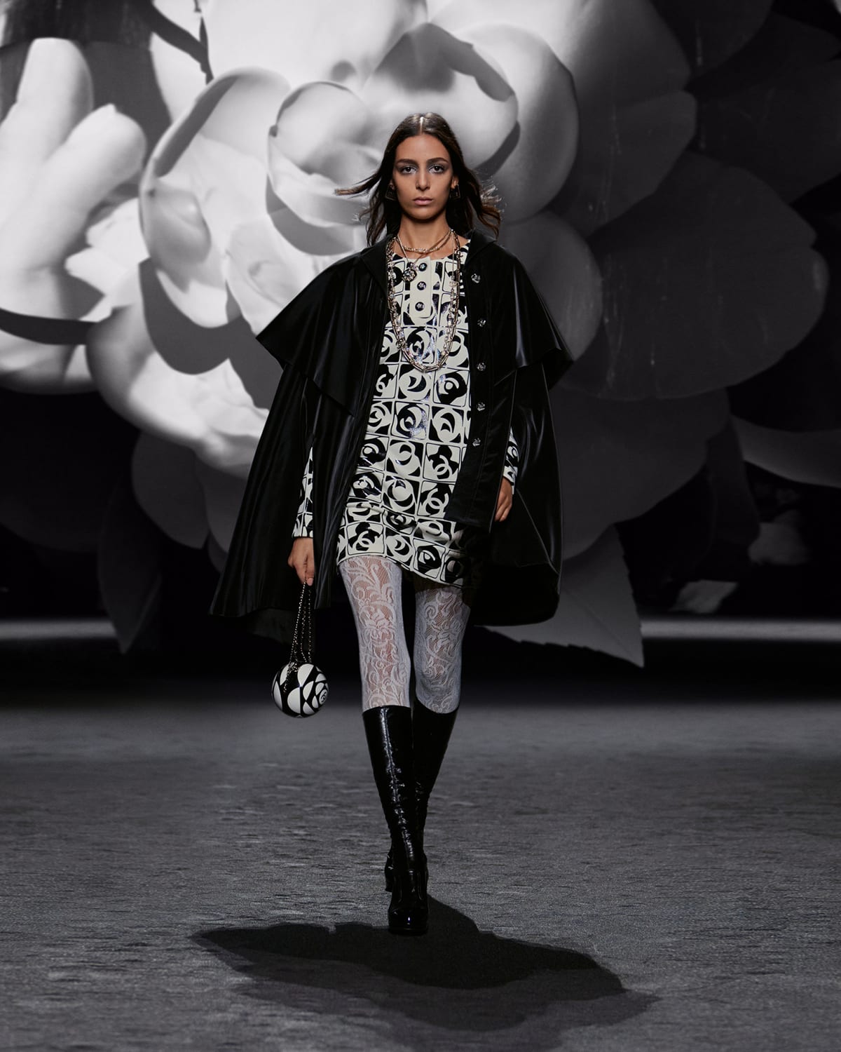 Louis Vuitton Fall Winter 2023-2024 RUNWAY MAGAZINE ®, 40% OFF