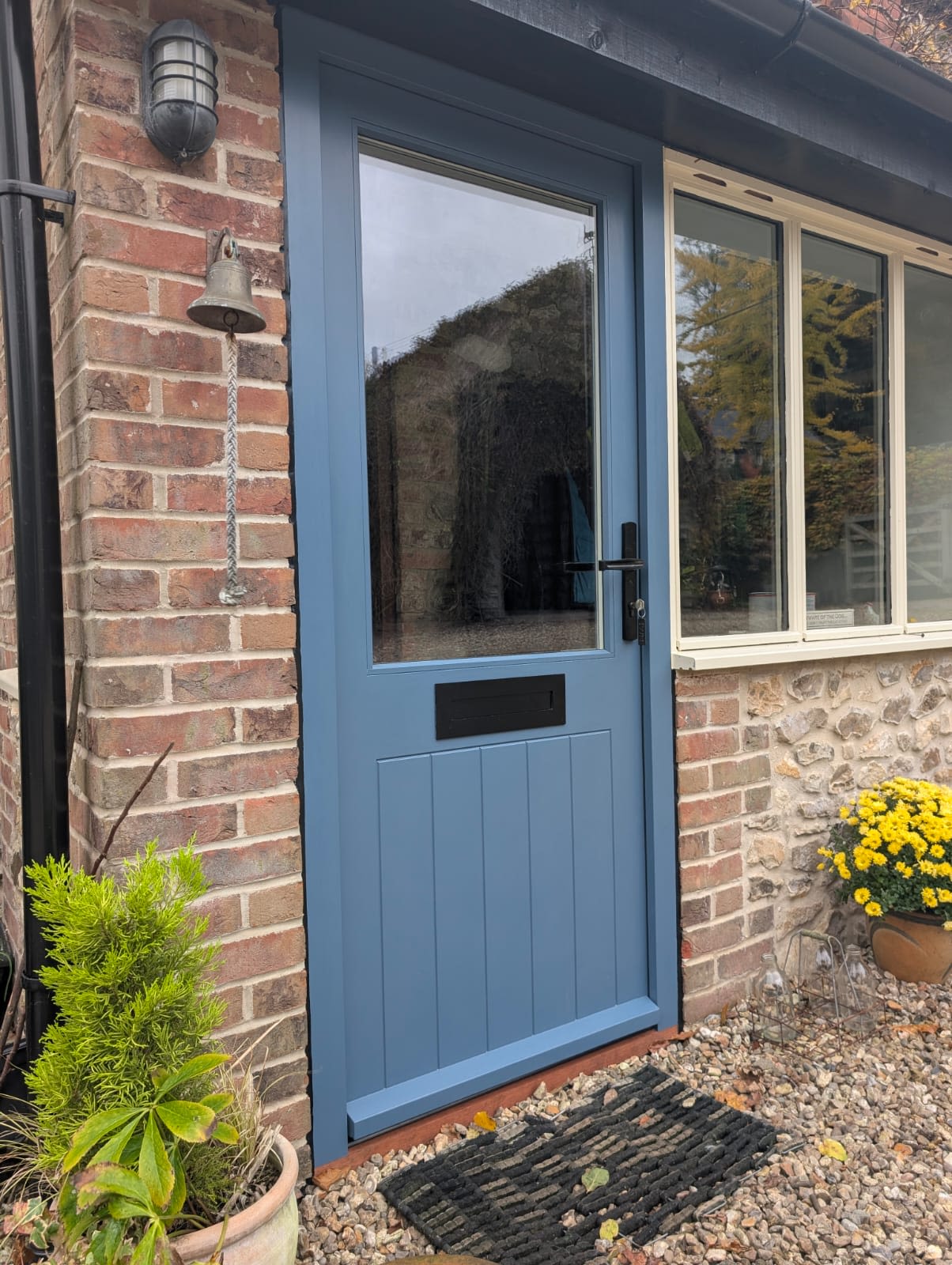 moody blue, Door And Window Colour