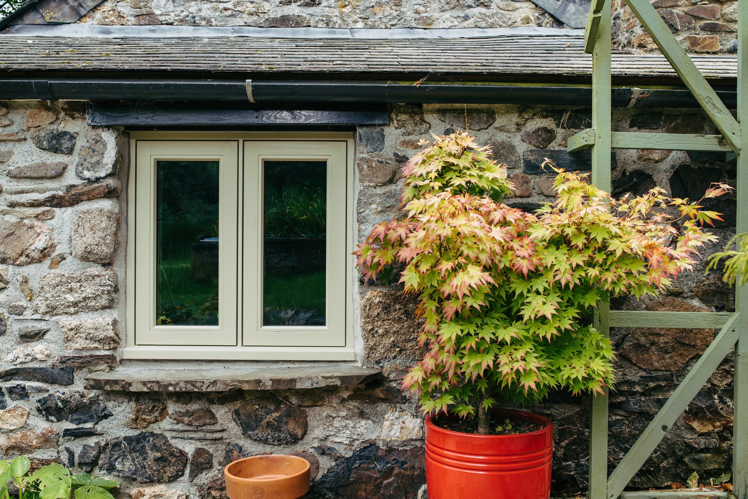 Your Guide To Heritage Windows For Protected Areas Or Listed Properties | Nathan McCarter Joinery close up small heritage window