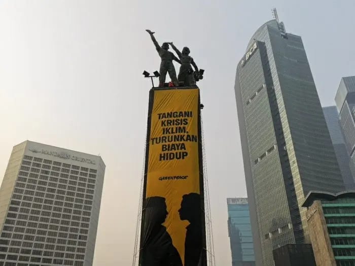 aktivis Greenpeace dievakuasi