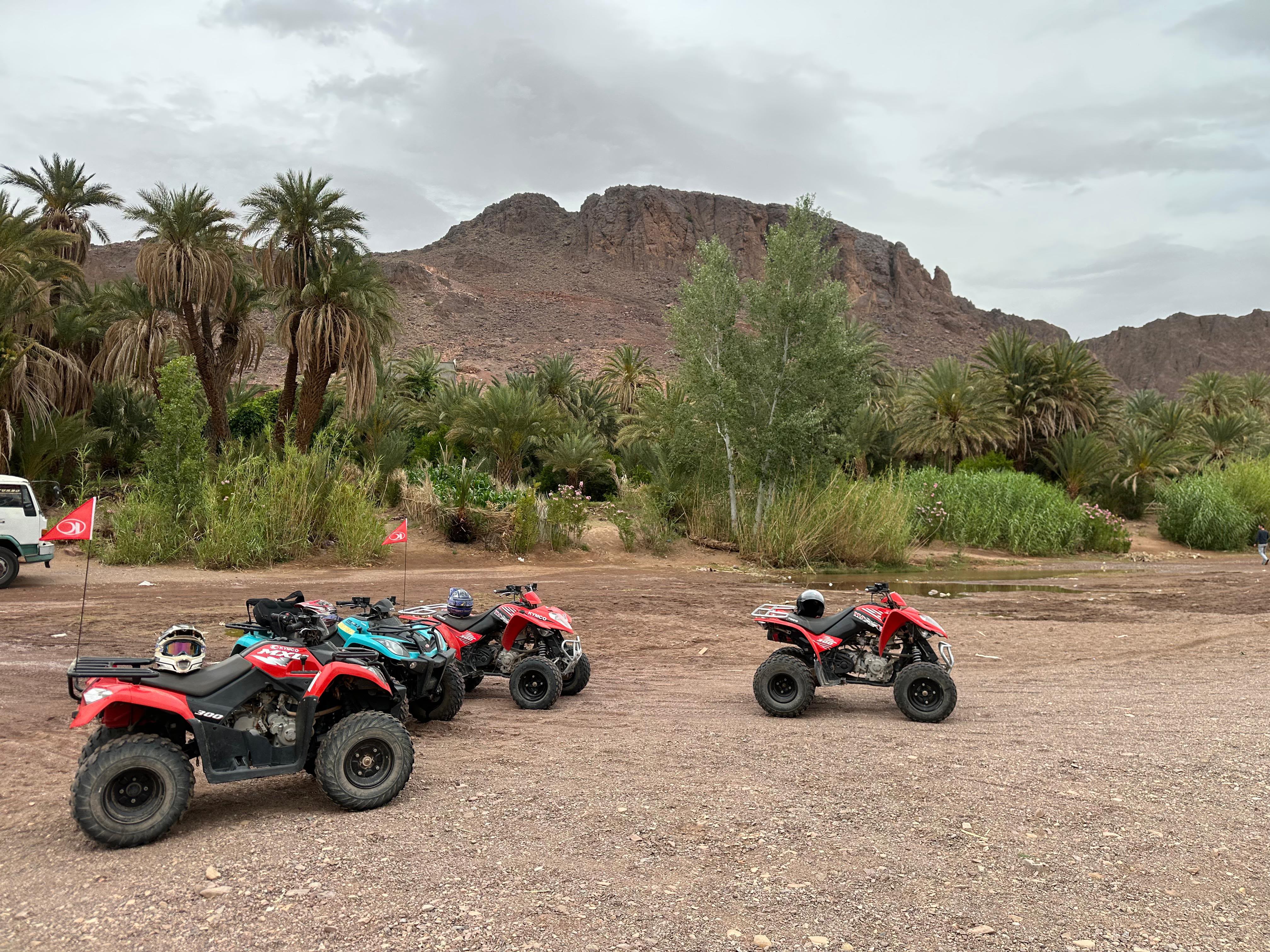 Pause thé lors d’une sortie quad en famille