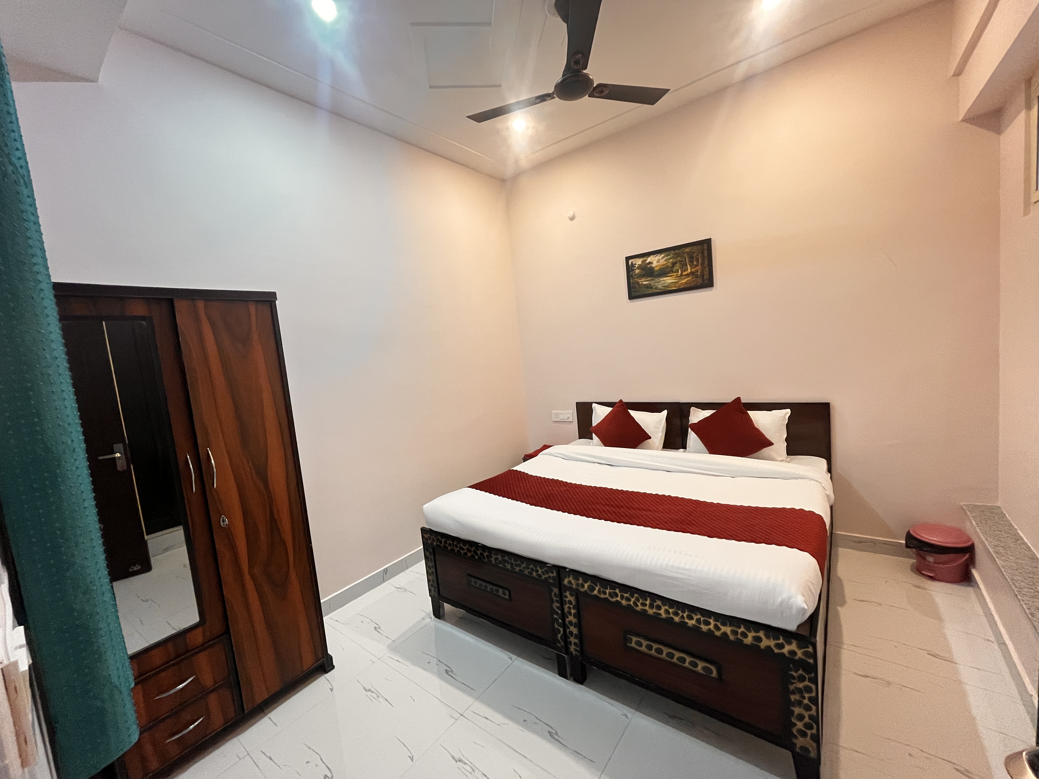 Deluxe Rooms With AC & Window