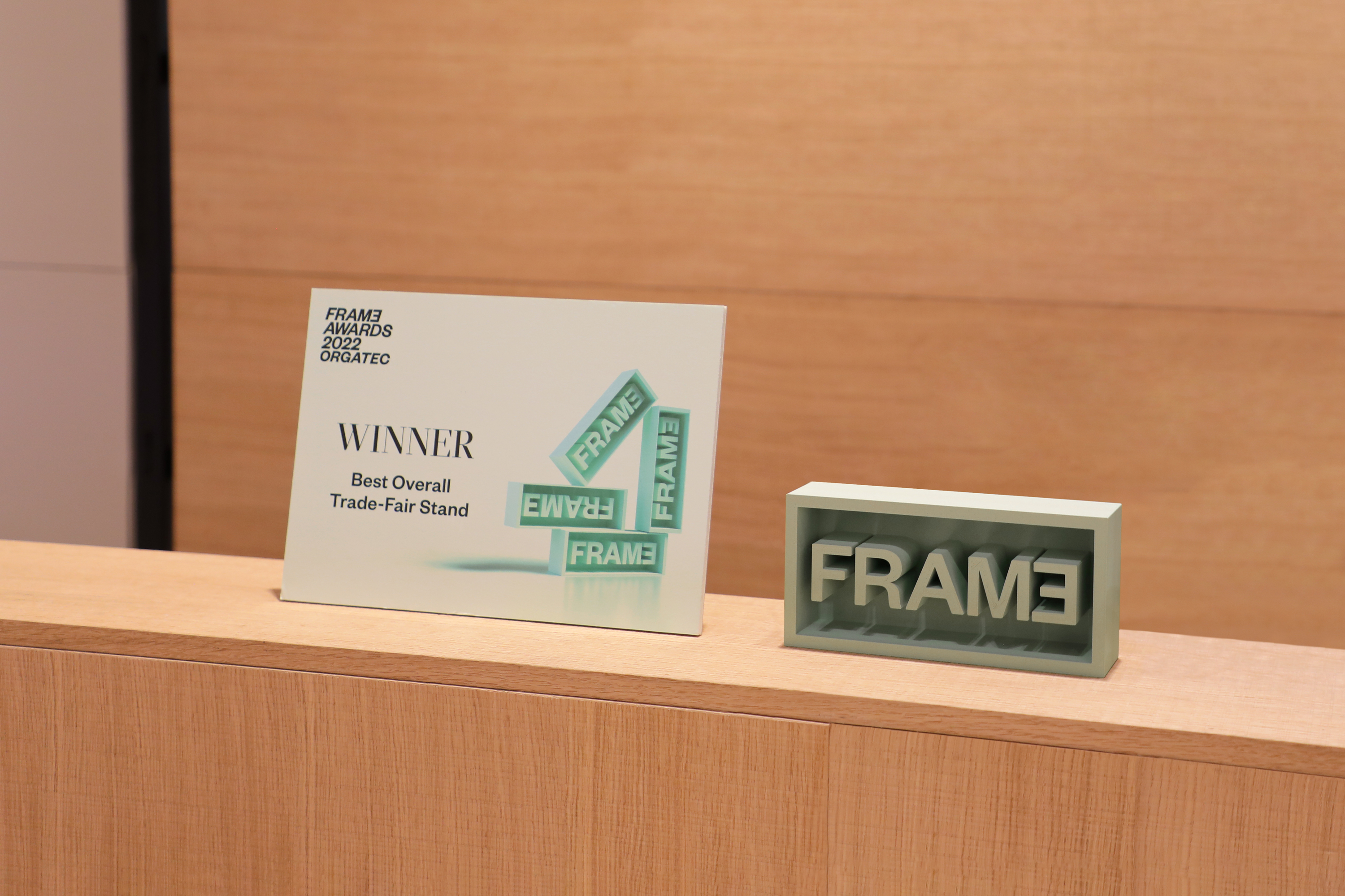 Wir haben den FRAME Award für den besten Messestand auf der diesjährigen Orgatec gewonnen