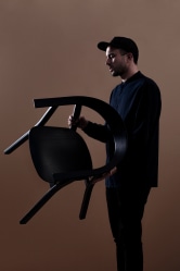 Eine stille Ikone: Ein Gespräch mit dem Designer des Stuhls Rhomb