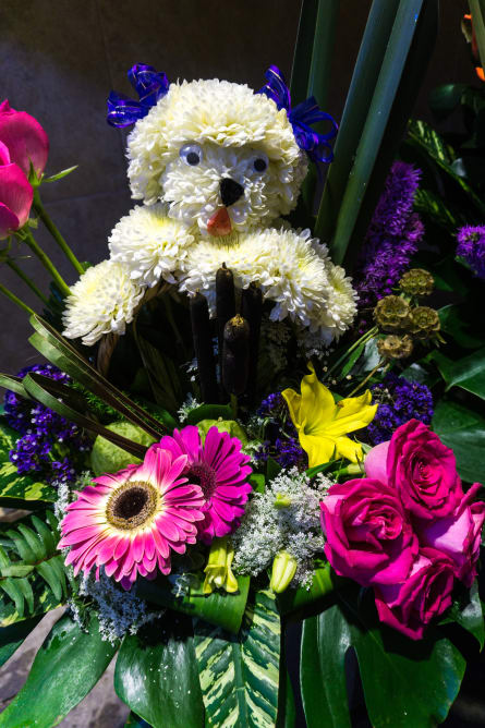 Even bears made of flowers