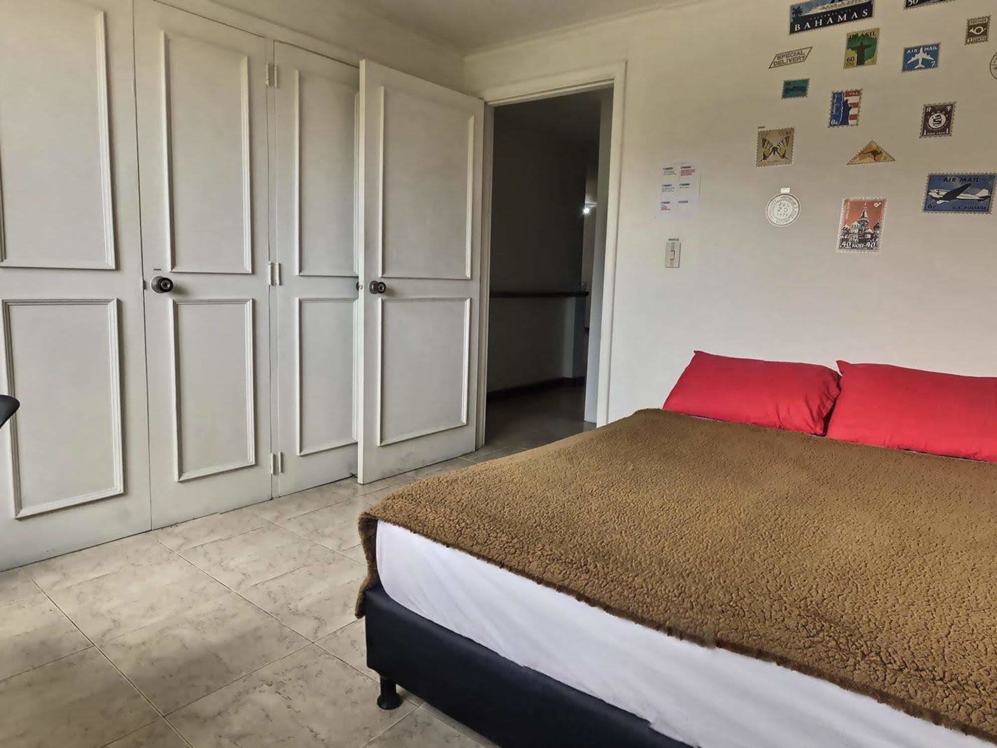 Rental accommodation in Room in Poblado - Shared Apartment with Fast WiFi Rental accommodation in Room in Poblado - Shared Apartment with Fast WiFi