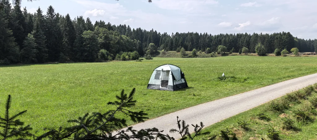 Campen auf der Alm und am Bach