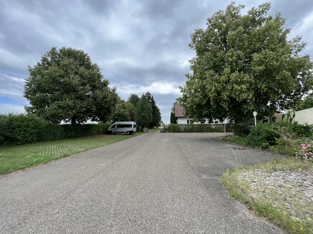 Einfacher Stellplatz nähe Golfplatz