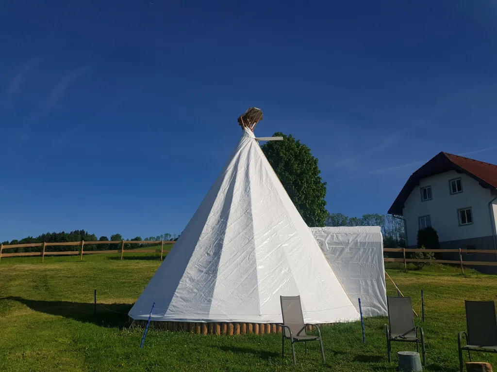 Tipi auf der Skill Horse Ranch