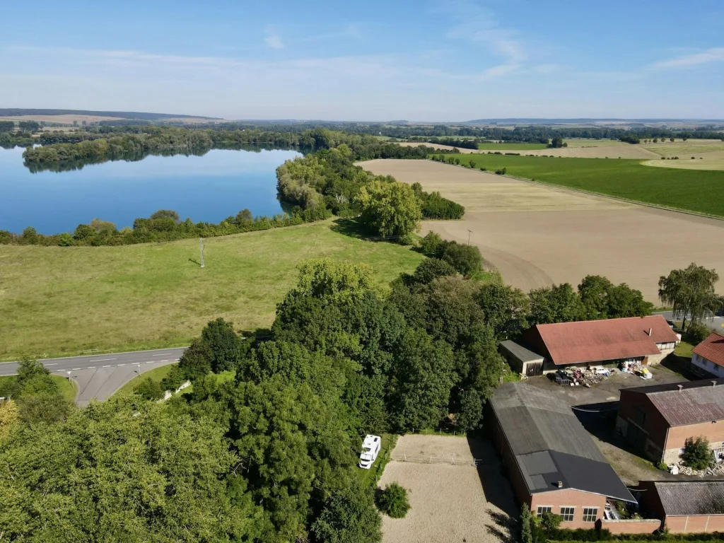 Schattiges Plätzchen am Bach