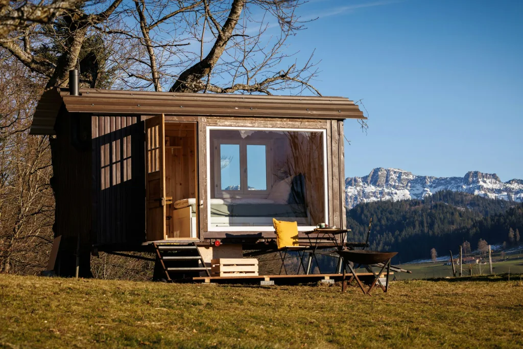 Wiesenzimmer mit Panoramascheibe