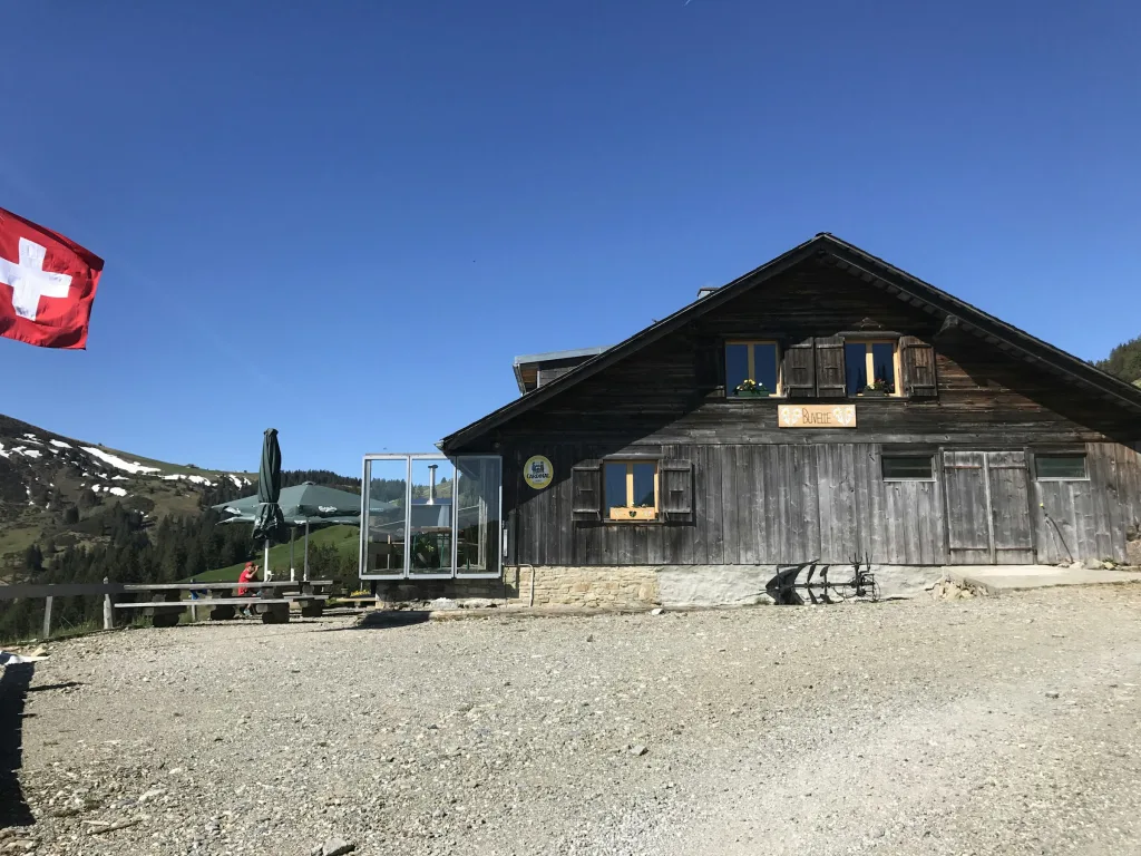 Zelt-Camp auf der Alp Cousimbert