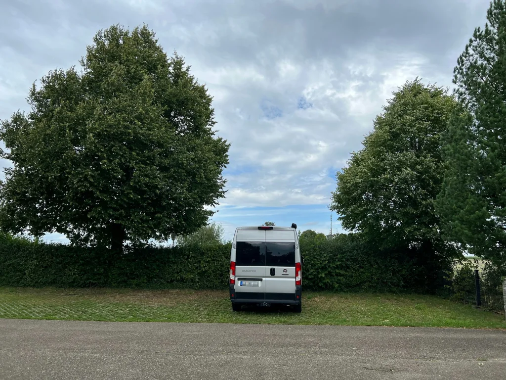 Einfacher Stellplatz nähe Golfplatz