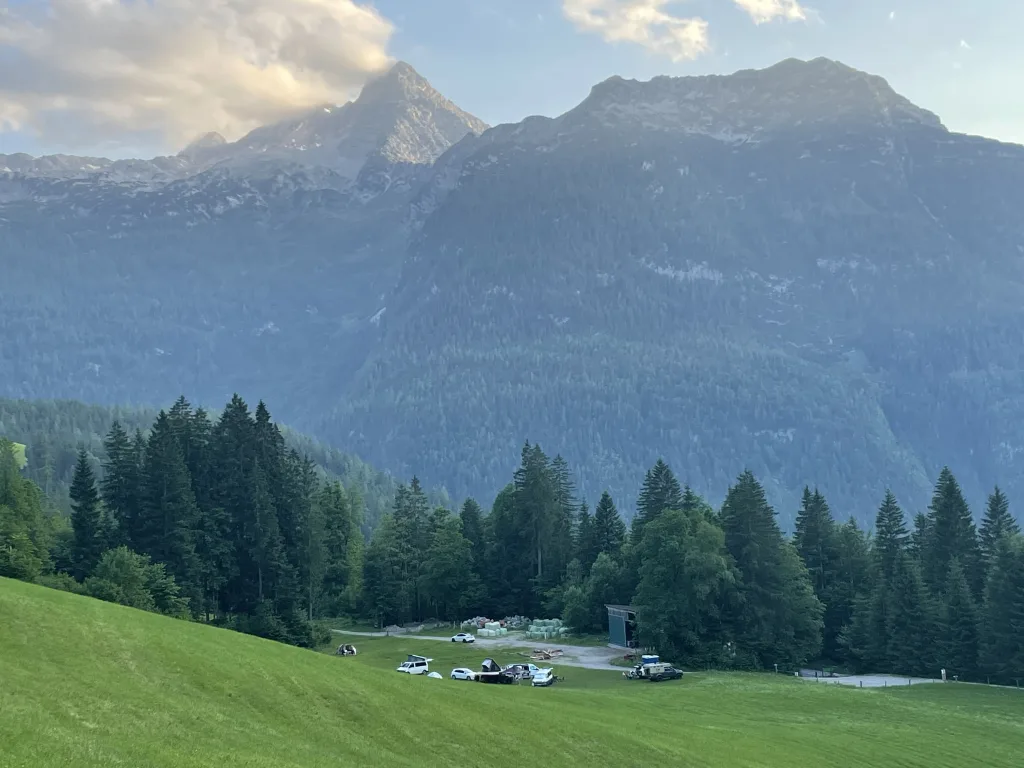 Schöne Berge im Hintergrund