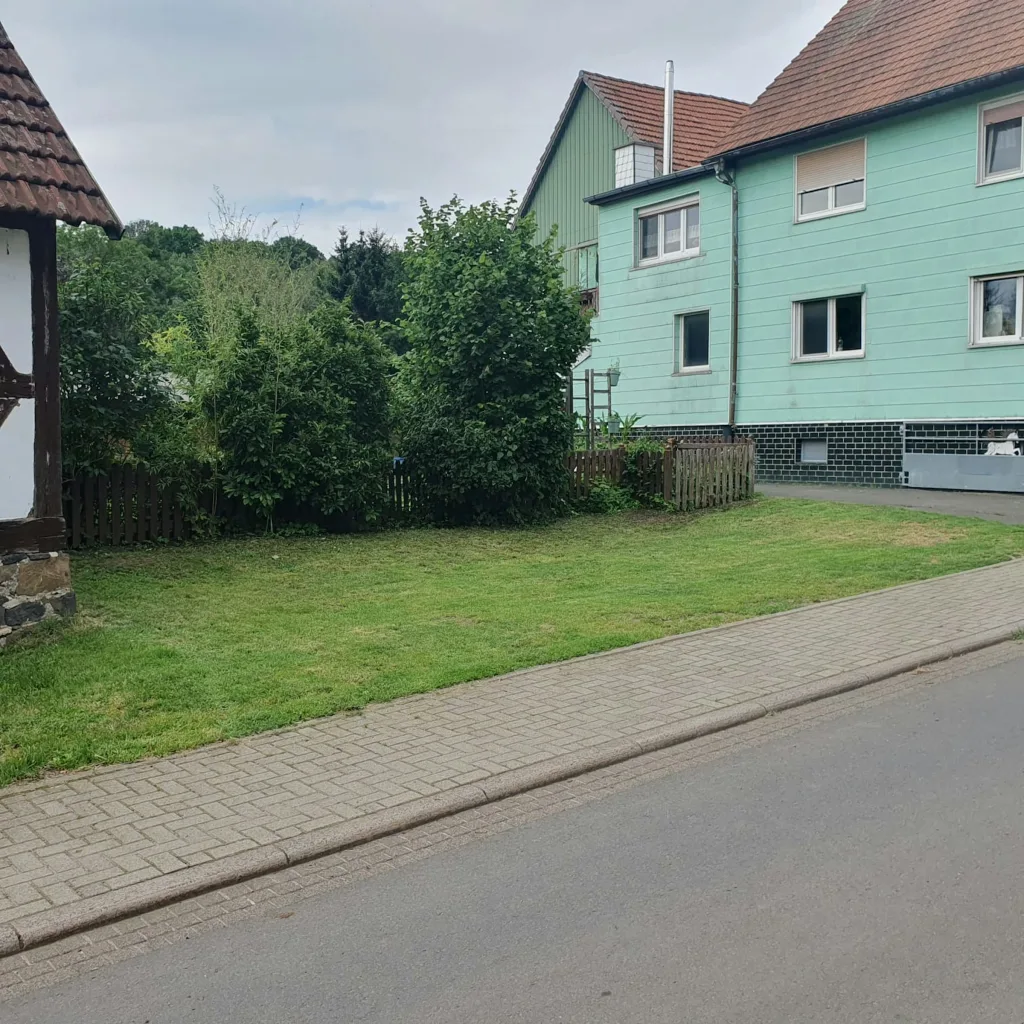 Stellplatz neben dem Hof