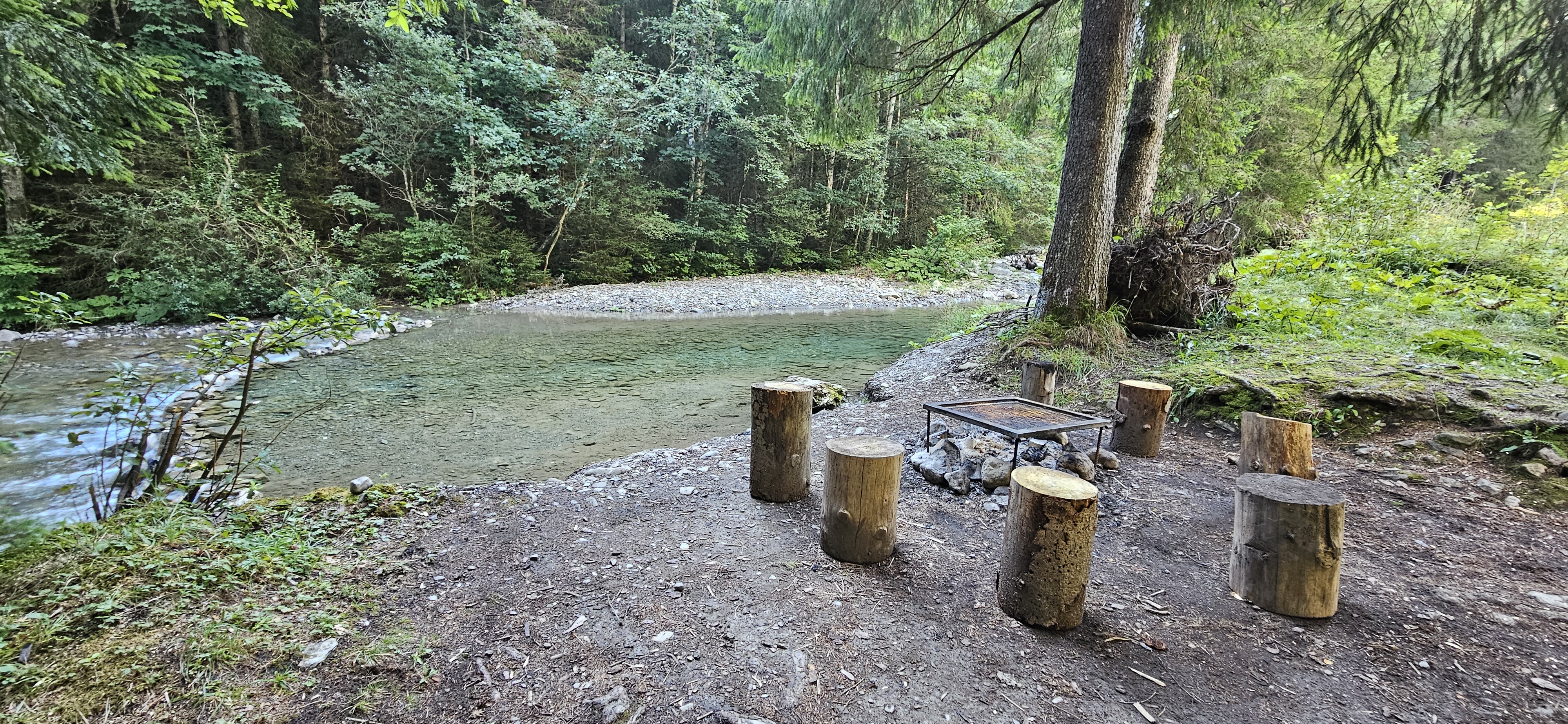 Paradiesli am Bach unter den Tannen photo 5