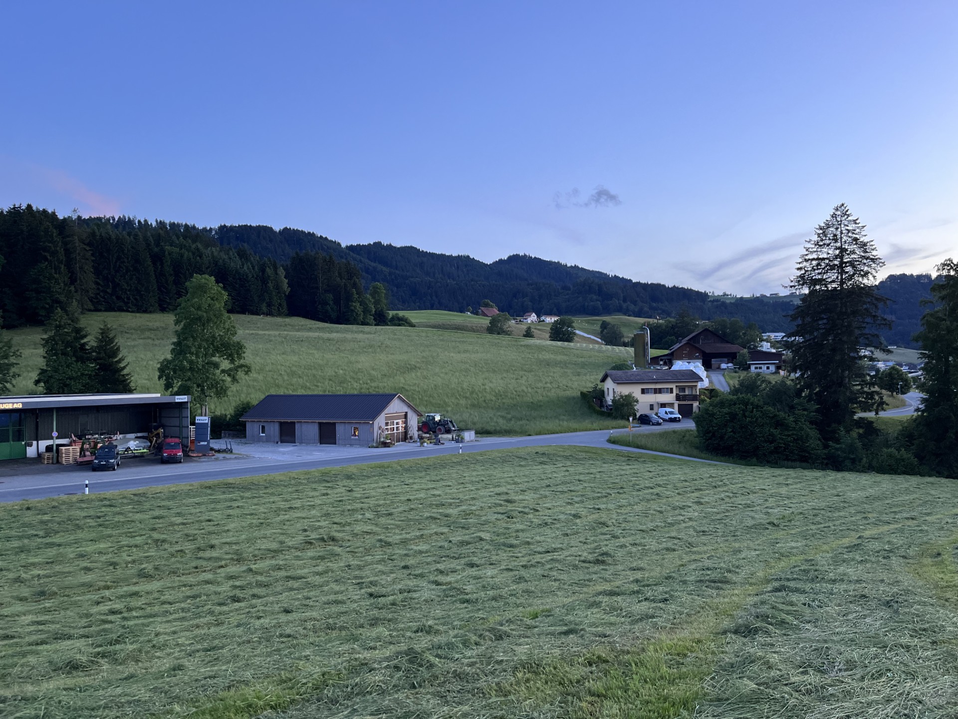 Platz an Wander- und Velostrecke photo 5