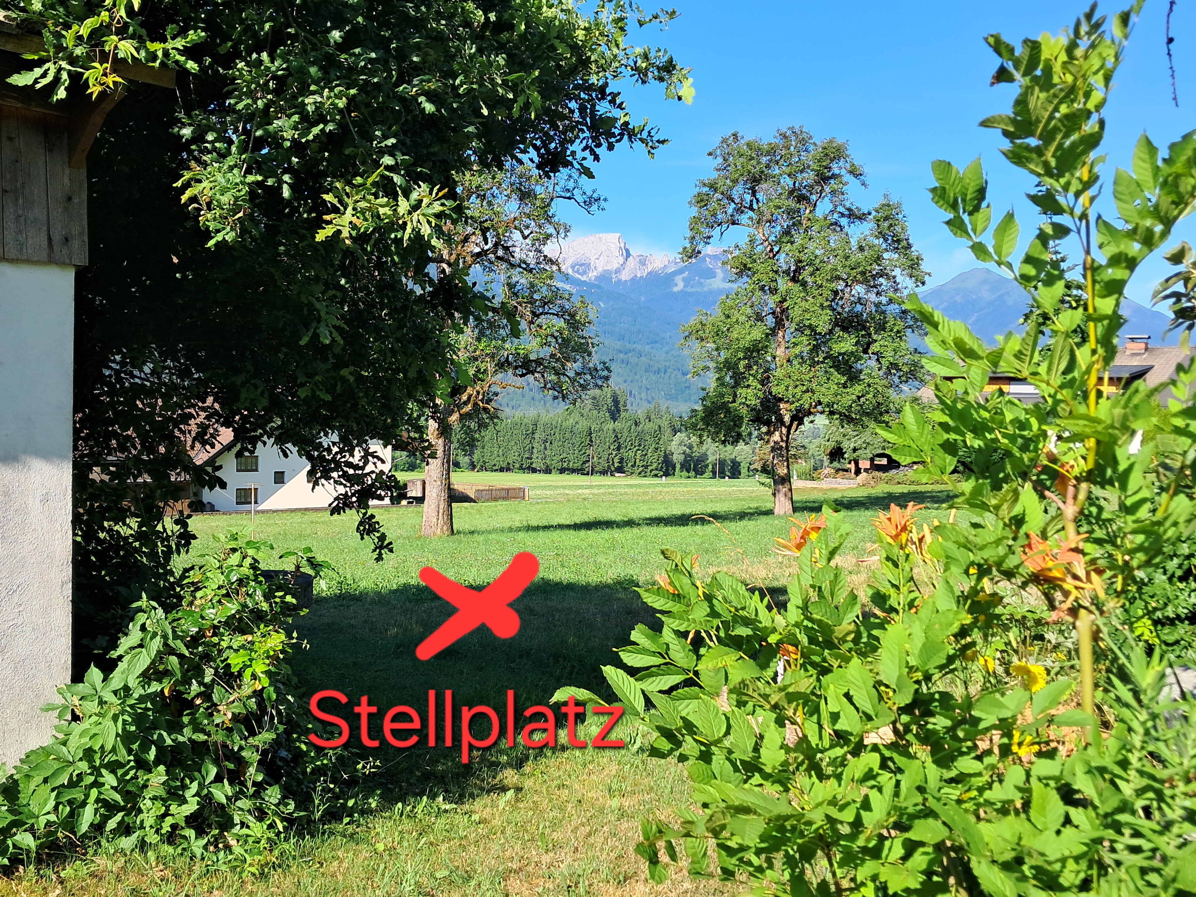 Stellplatz am Land mit Bergpanorama photo 2