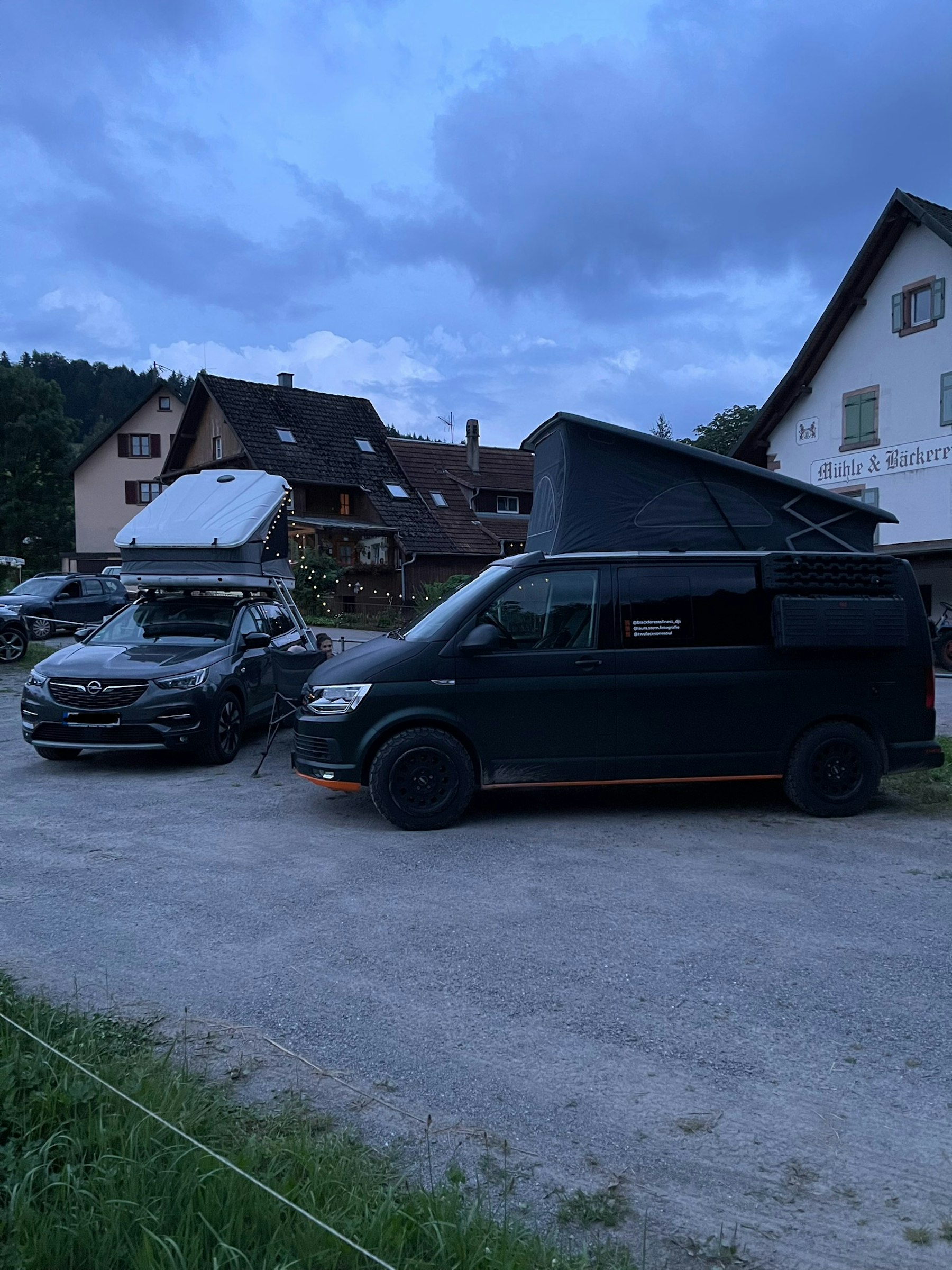 Camp mit Blick durchs Tal photo 3