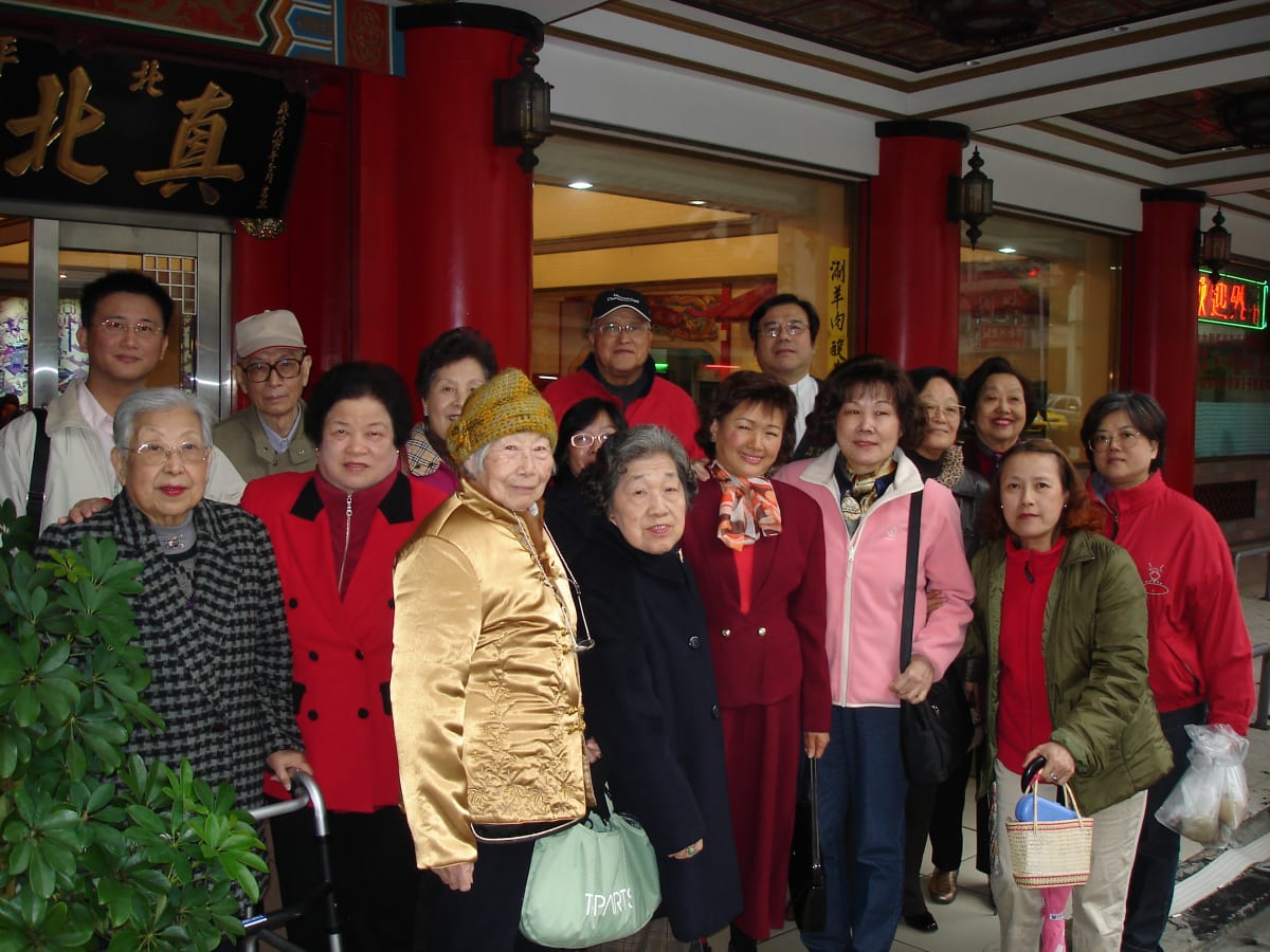 邱泰耀牧師任城中協理傳道時與會友合照