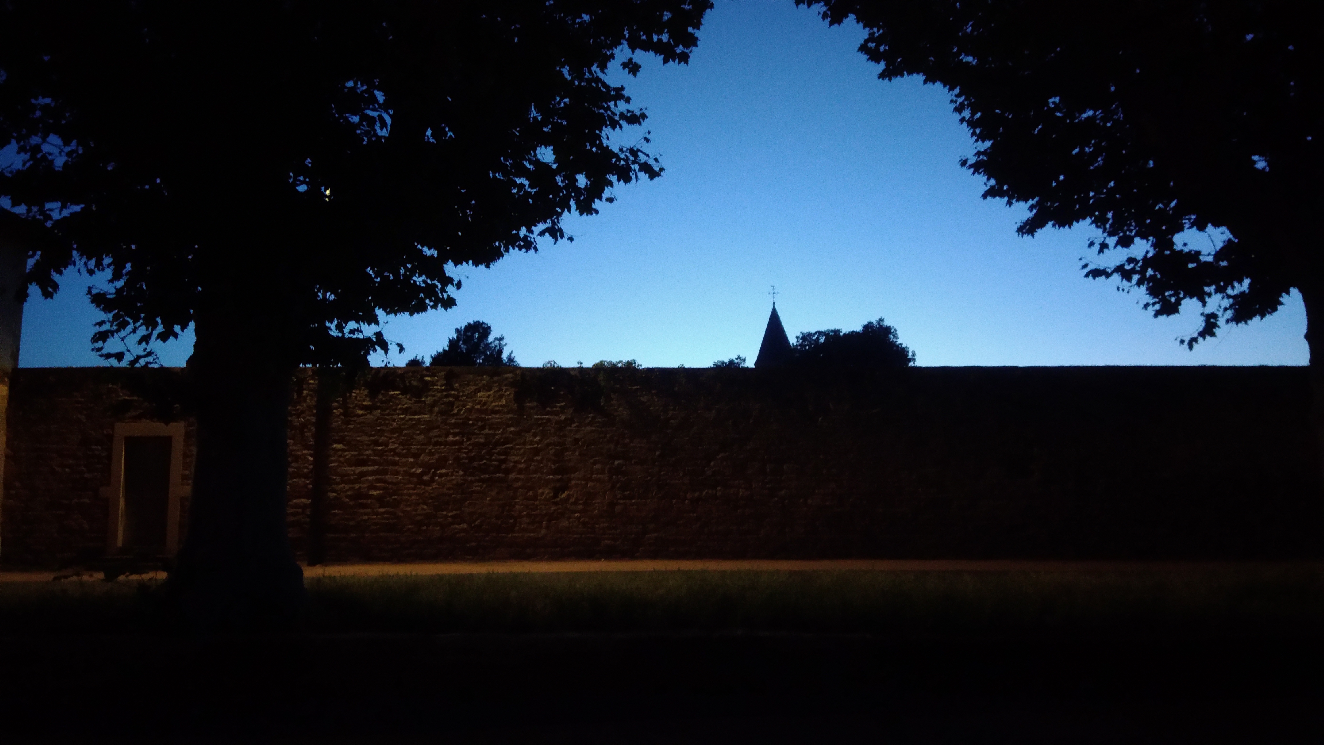 克呂尼的晚霞，大教堂時代的黃昏