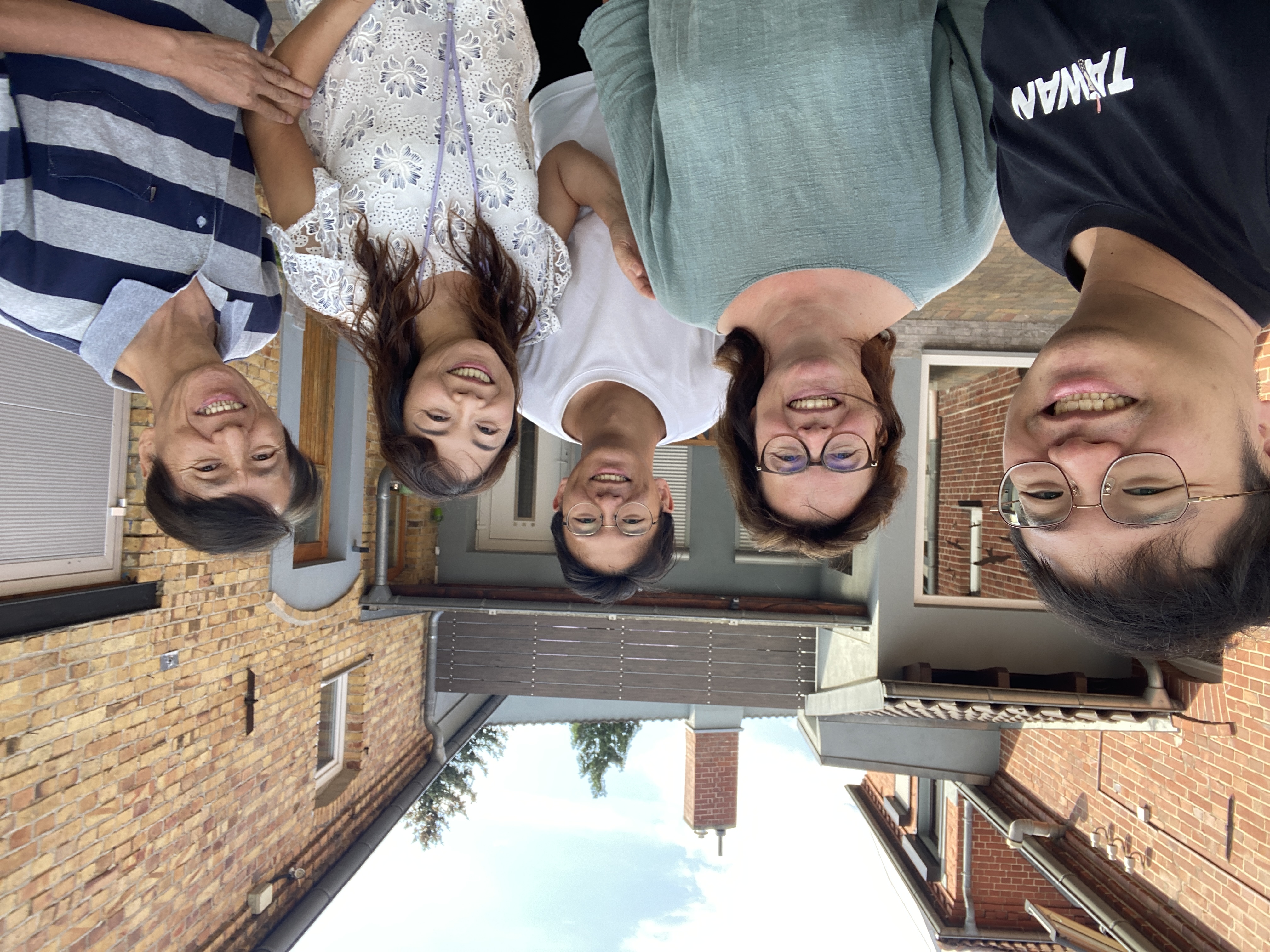 與民宿女主人合照