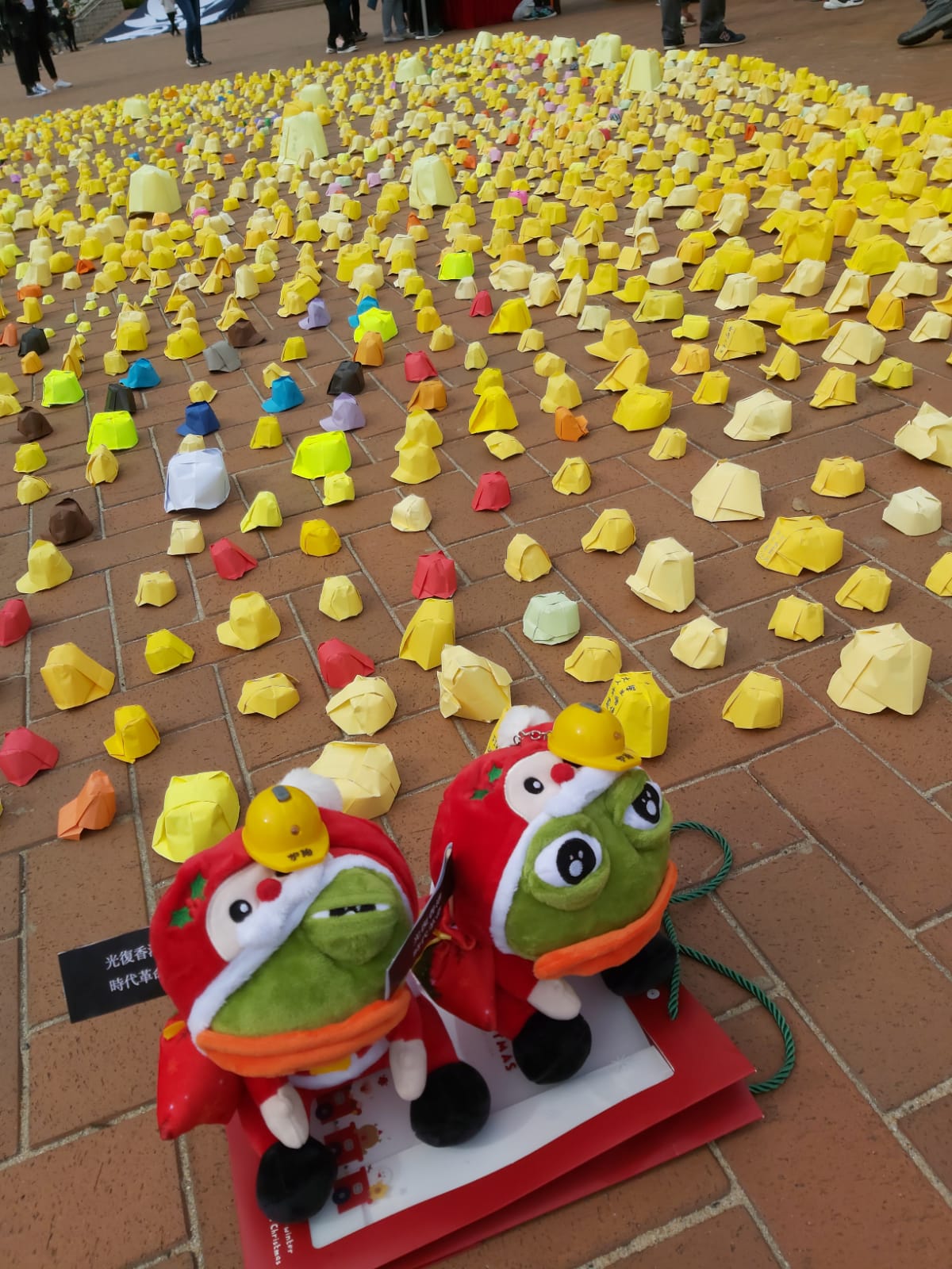 反送中運動時抗爭者的紙頭盔