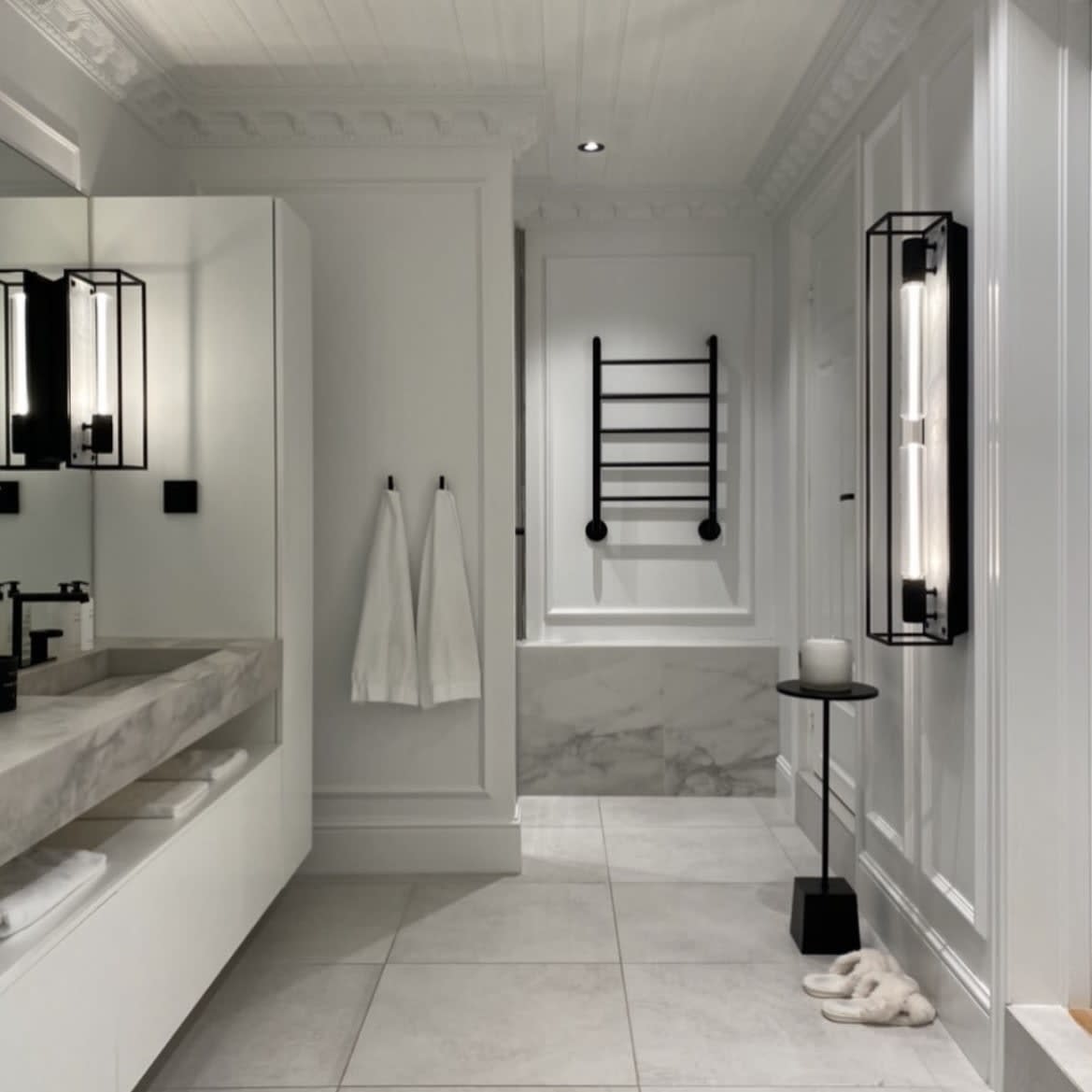 Hjemme hos Maline Janine @malinjanine med skreddersydd baderomsinnredning og marmorfliser