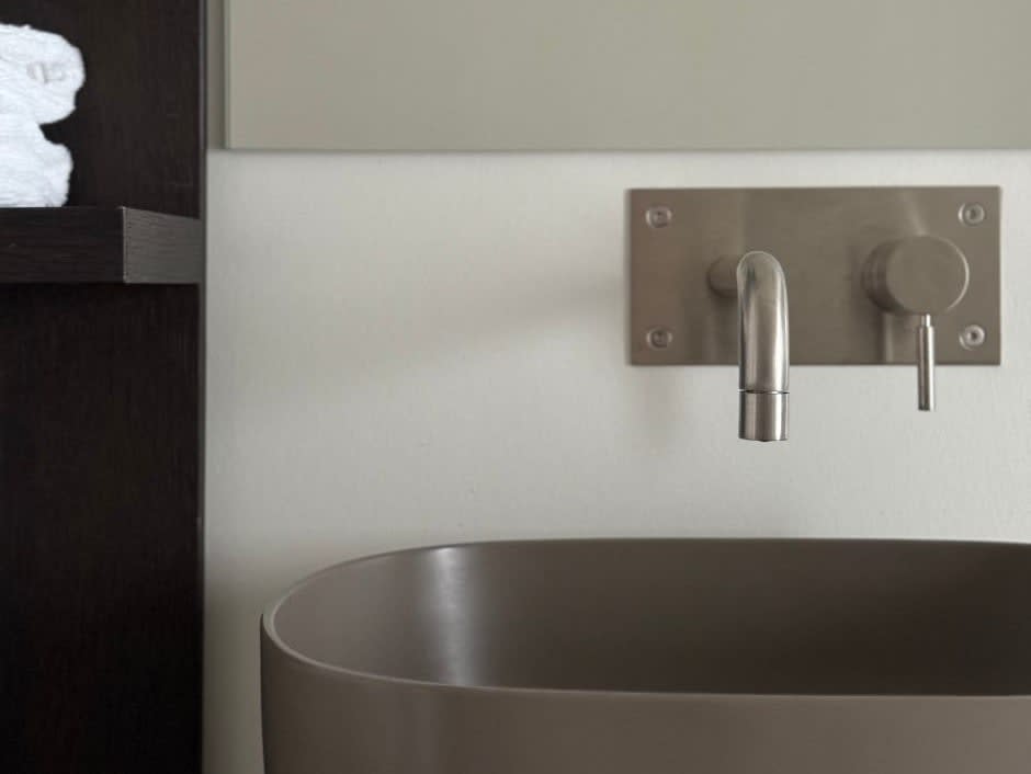 Rock Salt fliser på baderom med skreddersydd baderomsinnredning fra Arbi.