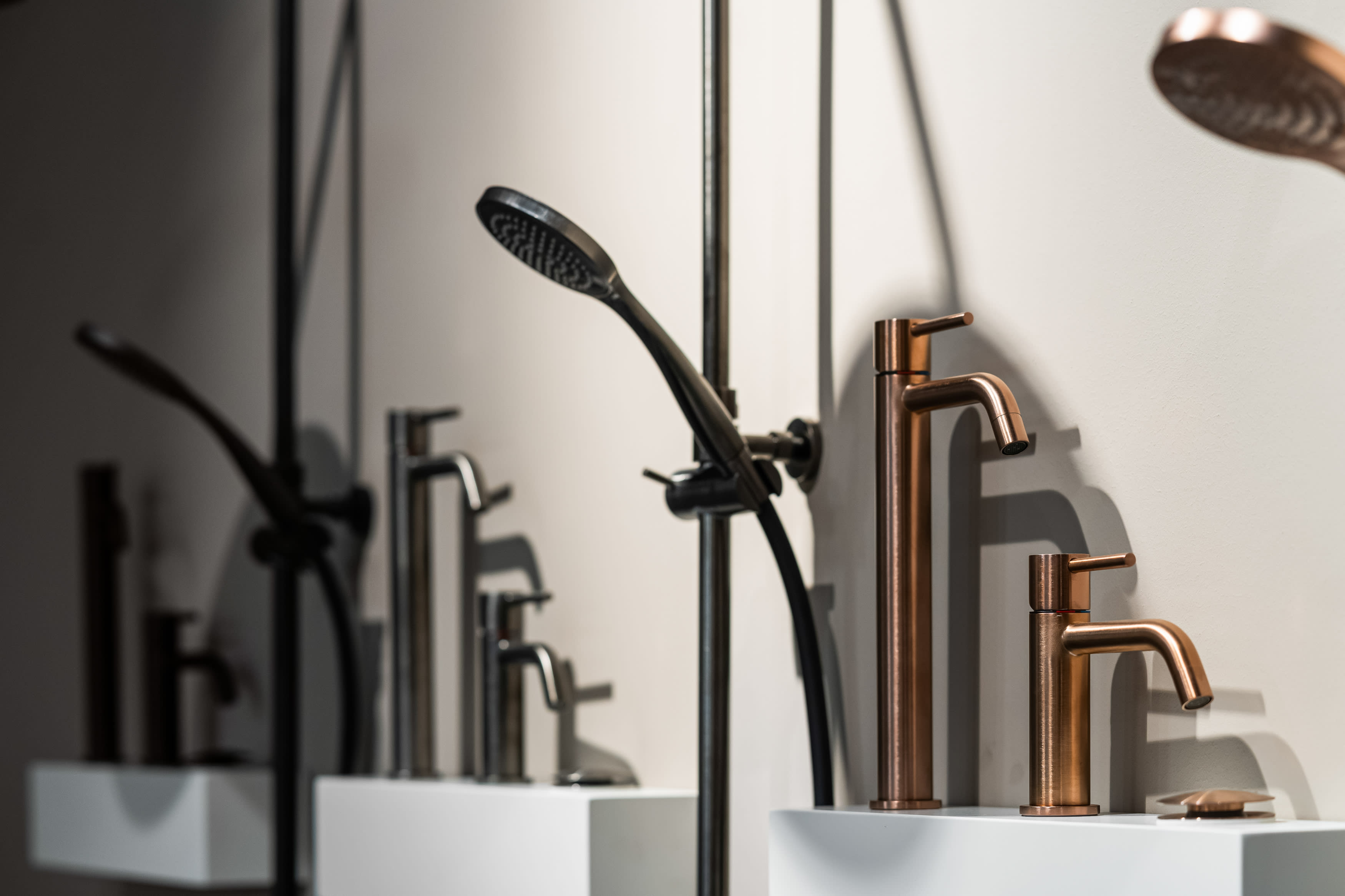 Gessi servantbatteri og takdusj hos Norfloor