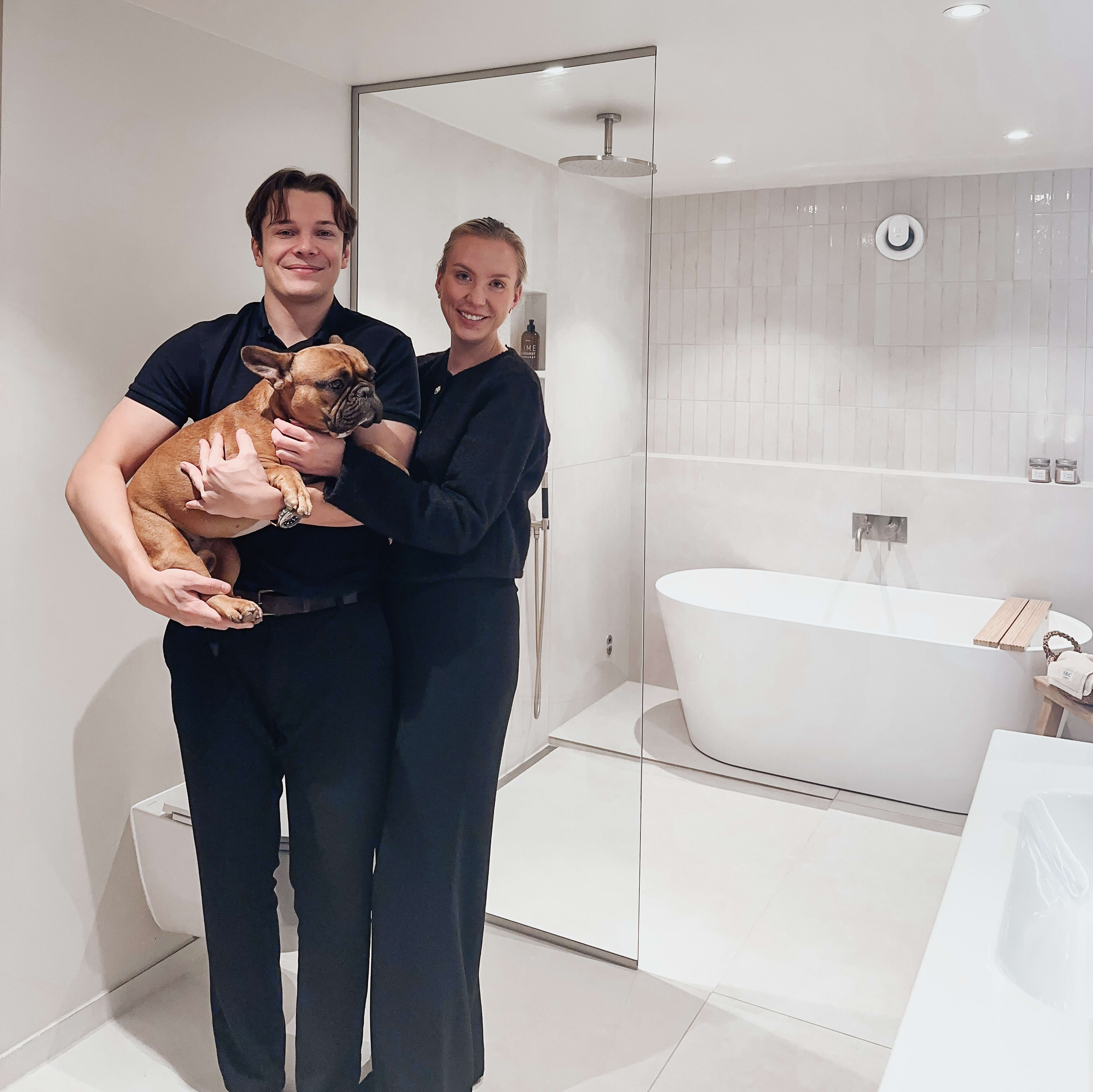 Norfloor kundebad av @stokkaknoph.home med Azuma Up fliser og Materici fliser på baderom