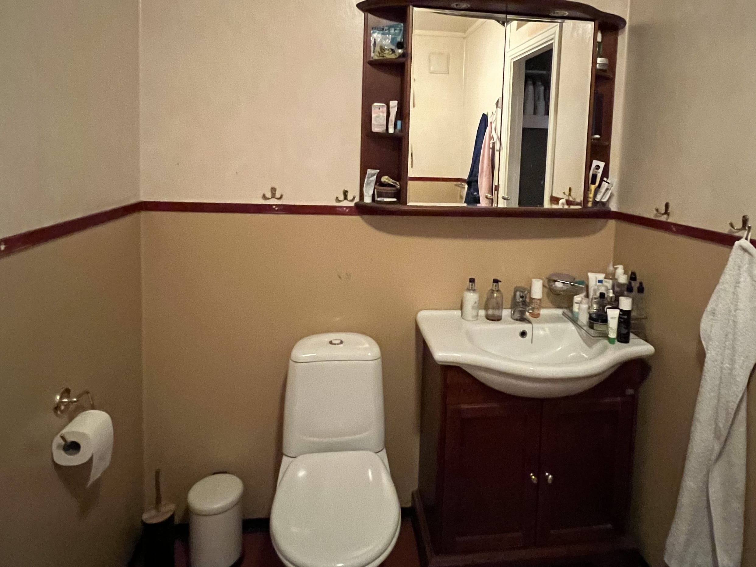 Før bilde av retro baderommet til Helene Furø