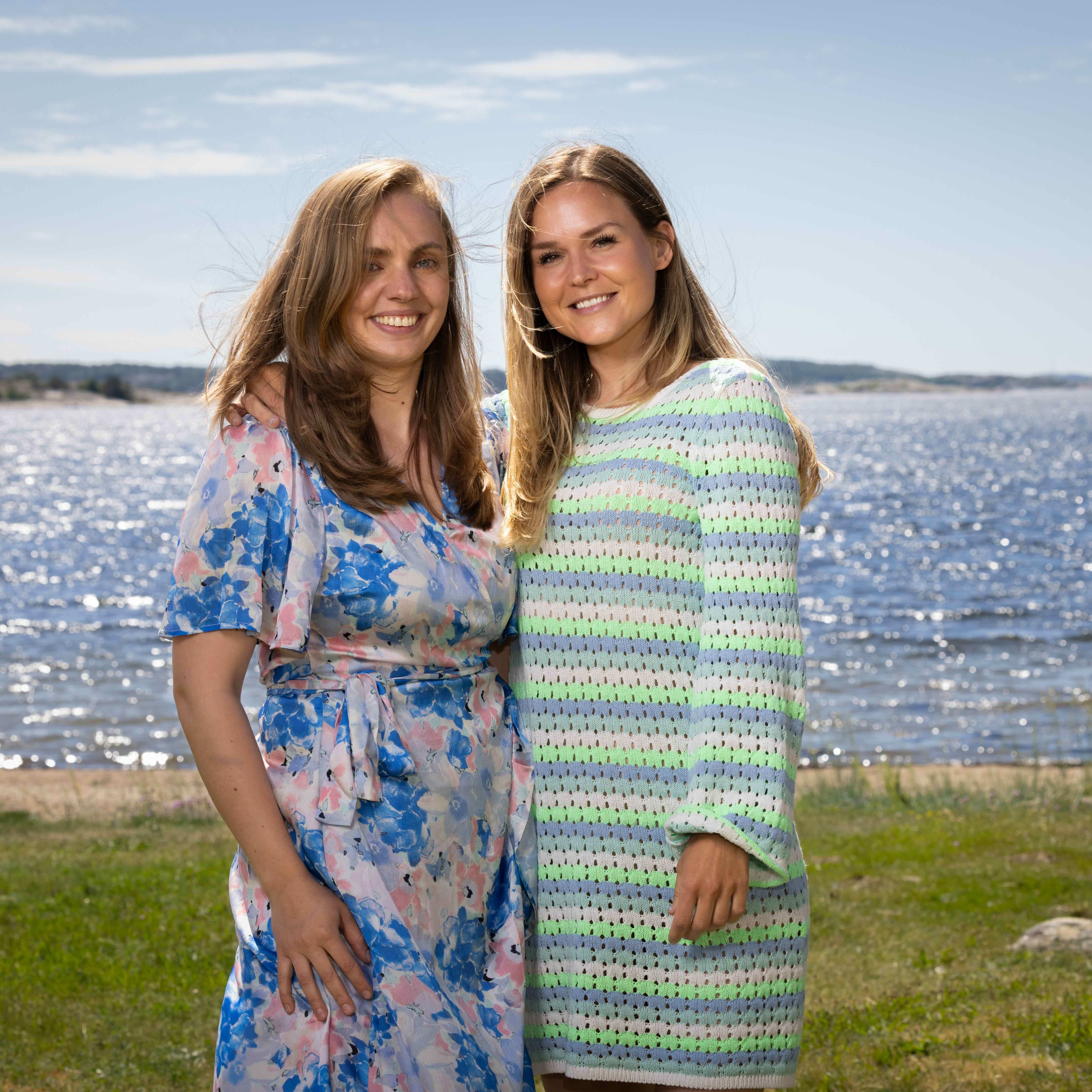 Linda og Dina fra Sommerhytta, blått lag