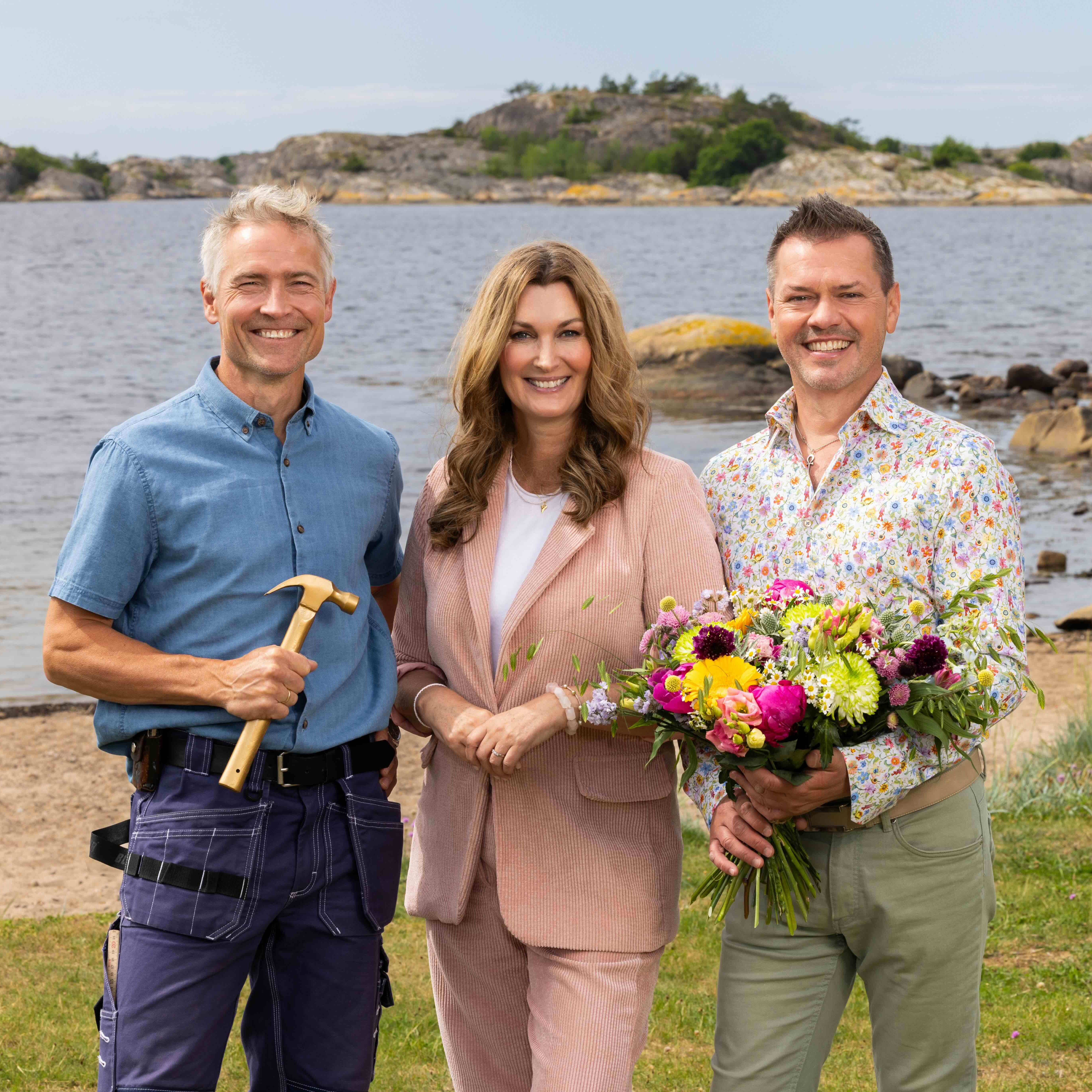 Snekker Lars Fossum, hageekspert Espen Skarphagen og interiørekspert Aina Sollie Steen i den niende sesongen av programmet Sommerhytta