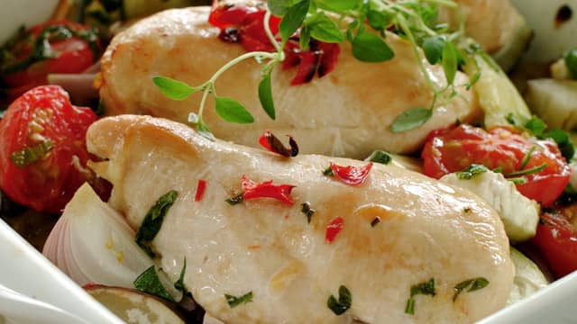 Kyllingfilet på grønnsakseng