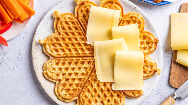 Topp gjerne gulrotvaflene med gulost, brunost, eller annet godt pålegg!