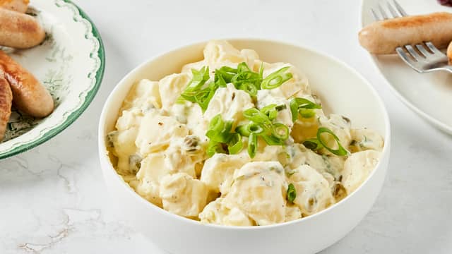 Potetsalat med vårløk og kapers