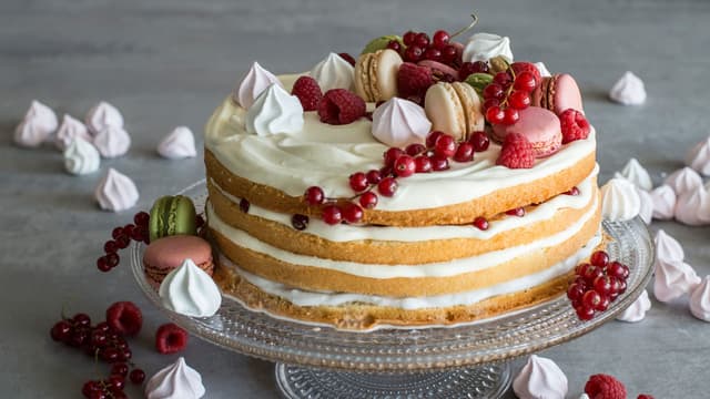 **Stek på 100 grader i ca. 1 -1,5 time**, til de er sprø utenpå og seige inni. Ønsker du tørre pikekyss steker du dem i 3-4 timer.