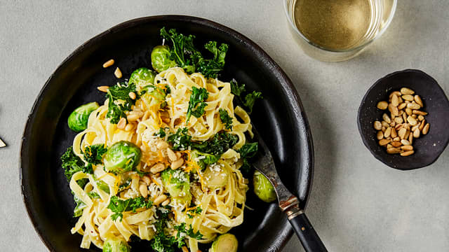 Pasta med rosenkål og kremet appelsinsaus